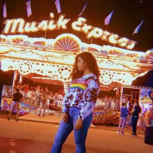 Meet your Posher, Alainis carolina